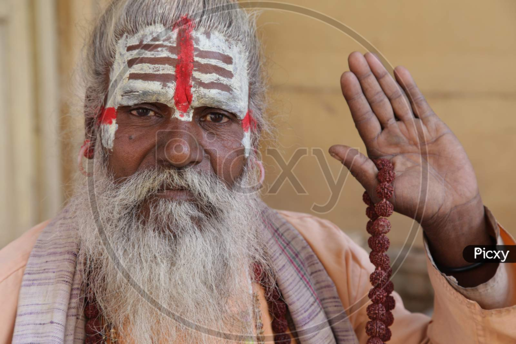  एक दिव्य योगी-टोप भद्र 